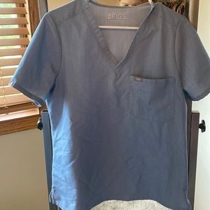 Figs scrub top